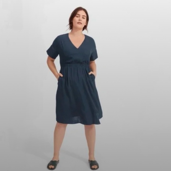 Everlane Dresses & Skirts - Everlane The Japanese GoWeave Light V-Neck Dress in navy blue Women’s 8
